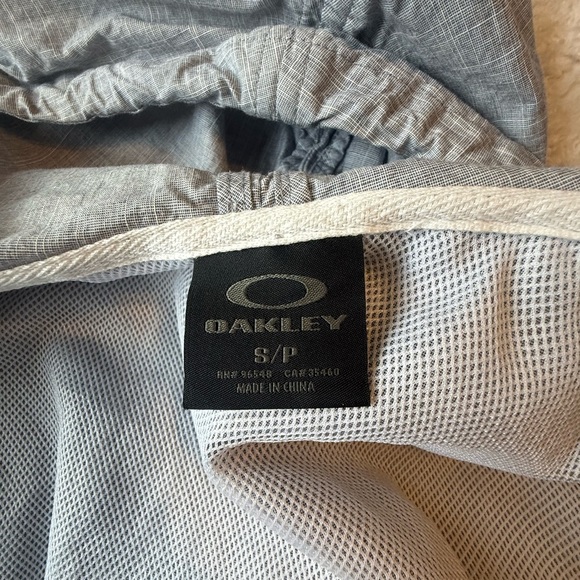 Vintage Oakley Gray Utility Jacket with Hood and Relaxed Fit size S - Picture 13 of 13